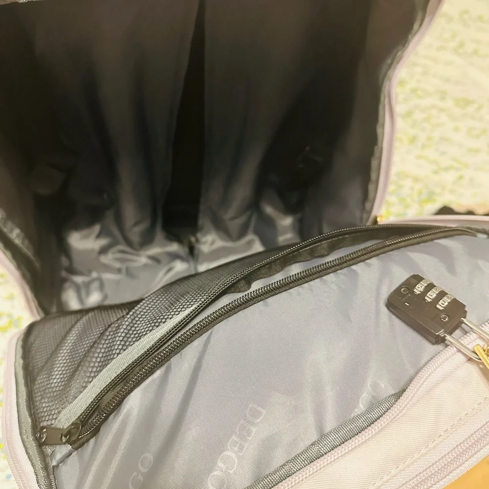 Carryon / backpack / airport small  luggage - Picture 2 of 10